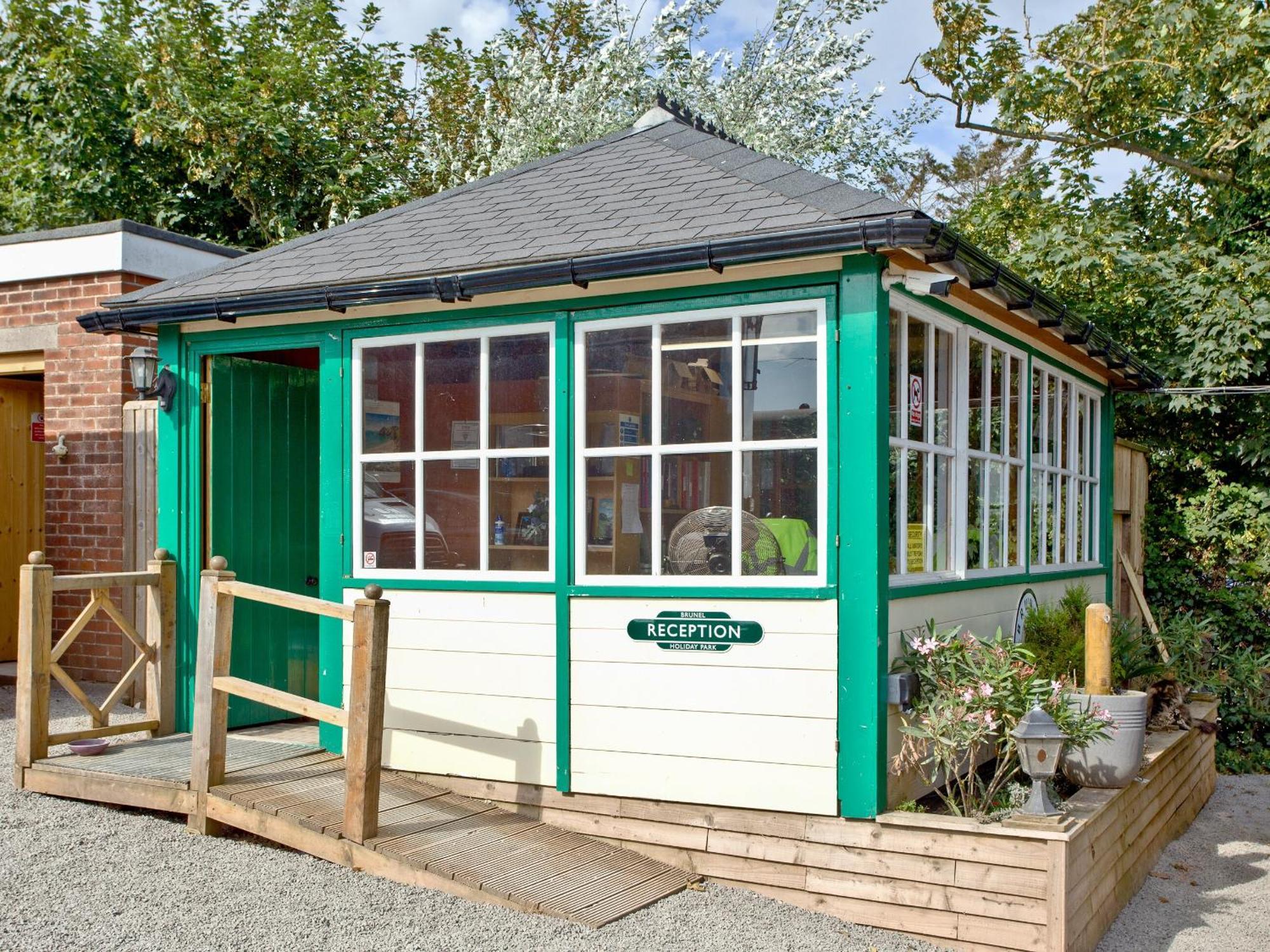 Brunel Boutique Railway Carriage 2 道利什 外观 照片