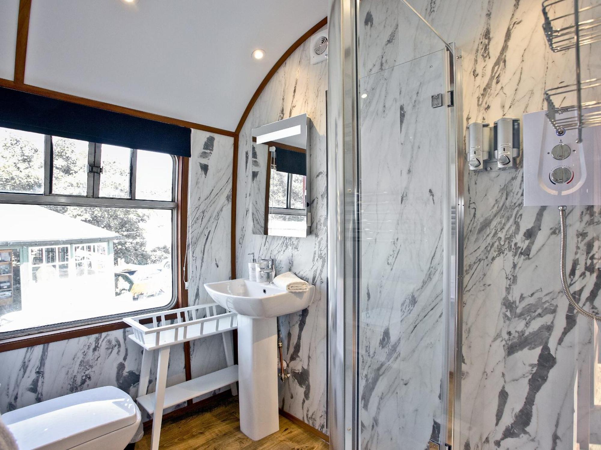 Brunel Boutique Railway Carriage 2 道利什 外观 照片