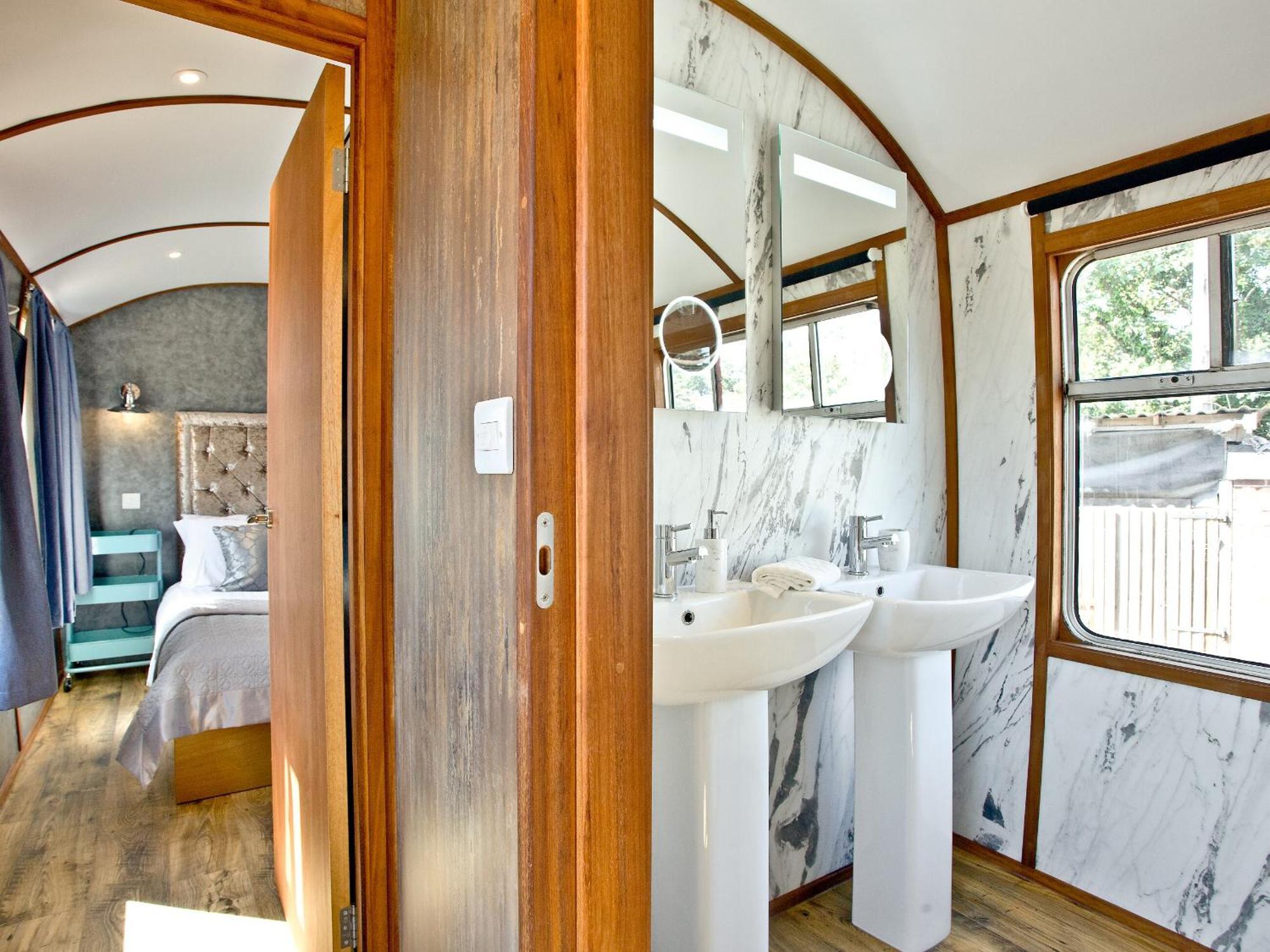 Brunel Boutique Railway Carriage 2 道利什 外观 照片